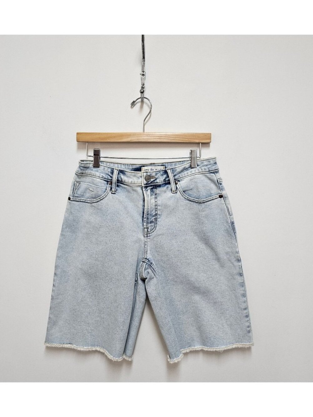 City Blues, the shorts Frayed Denim Bermuda Shorts. Size 4